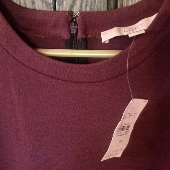 💗NWT💗 LOFT Long Sleeve Pleated Midi Dress, Burgundy and Black, Size Medium - Picture 10 of 11